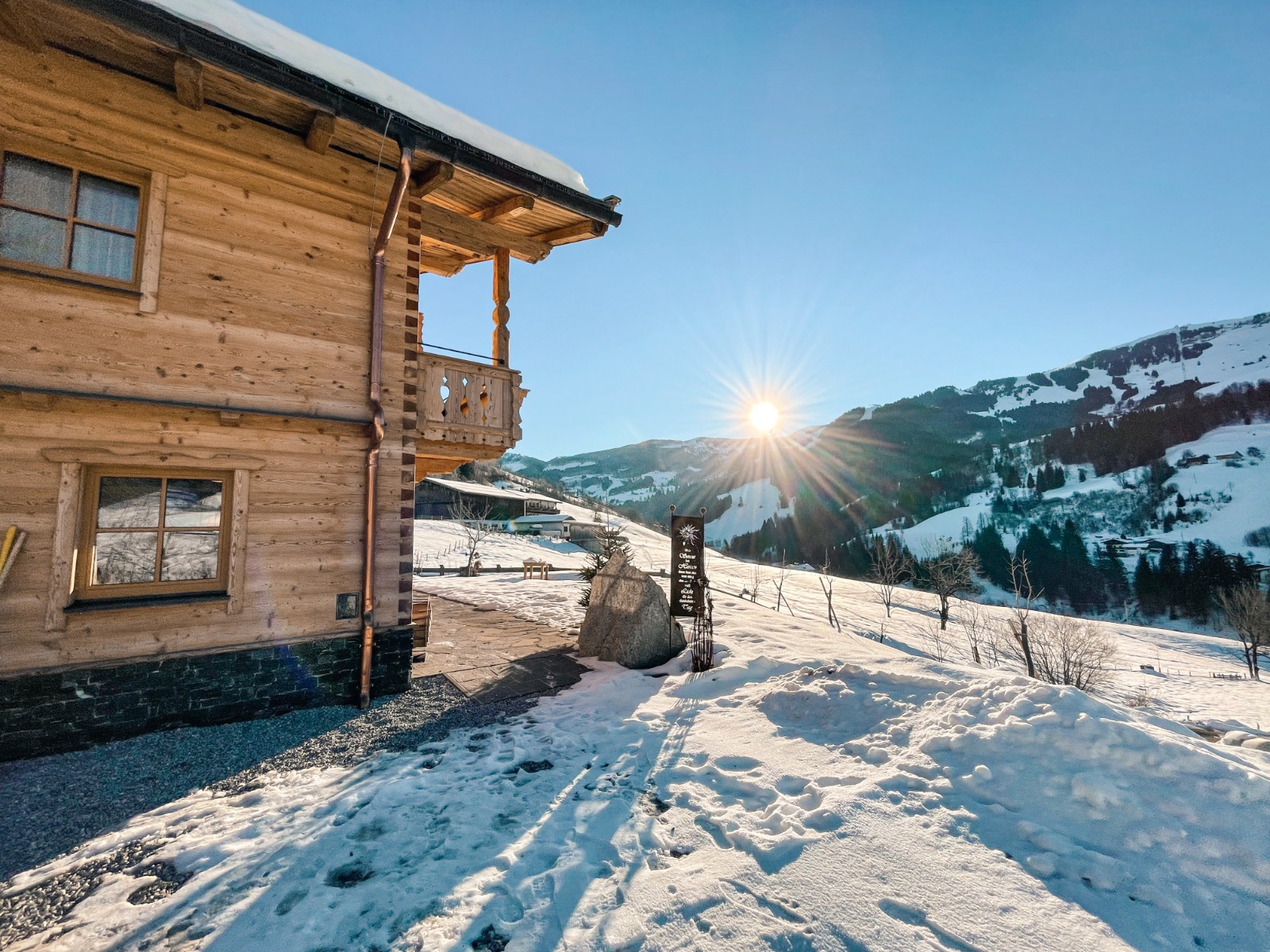 Wintersonne am Hatzbauer in Maria Alm