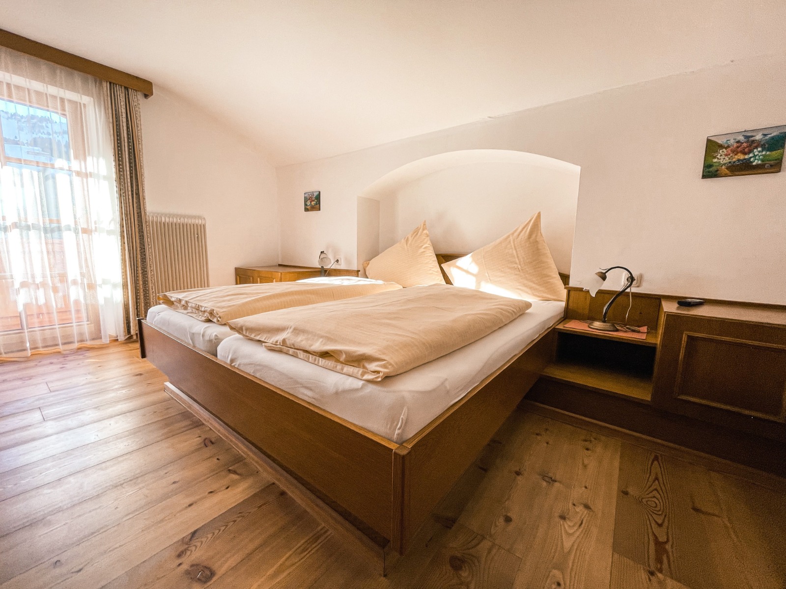 Doppelzimmer mit Holzboden am BIO-Bauernhof Hatzbauer