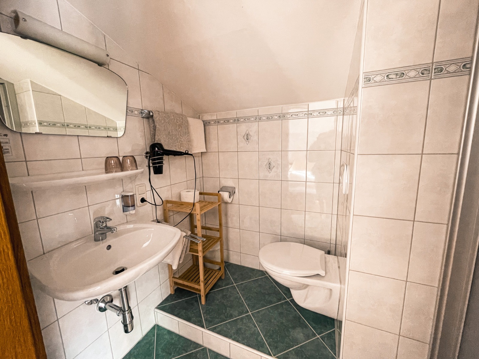 Badezimmer eines Ferienzimmers am Hatzbauer