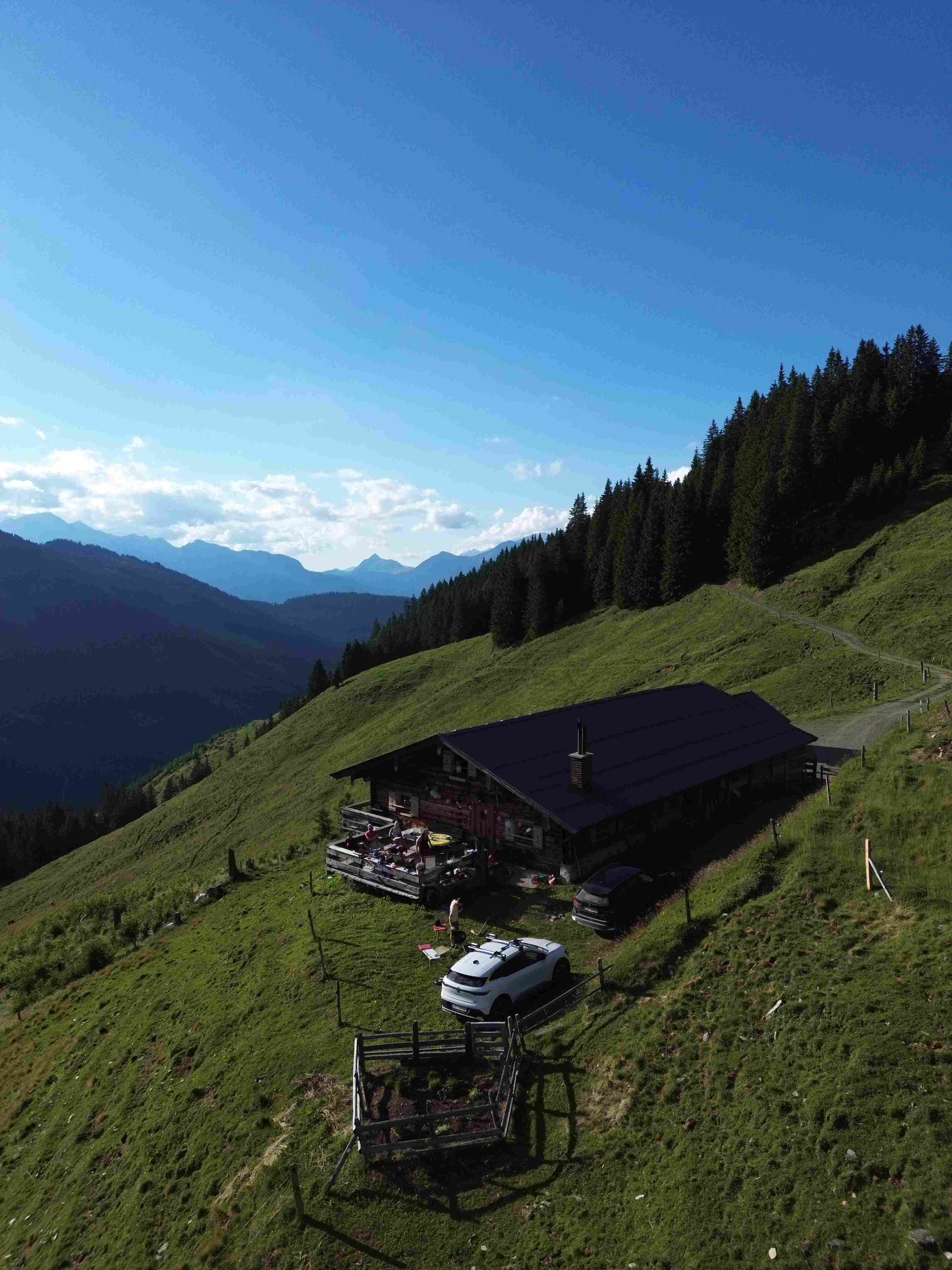 Hatzalm auf der Almwiese oberhalb von Maria Alm