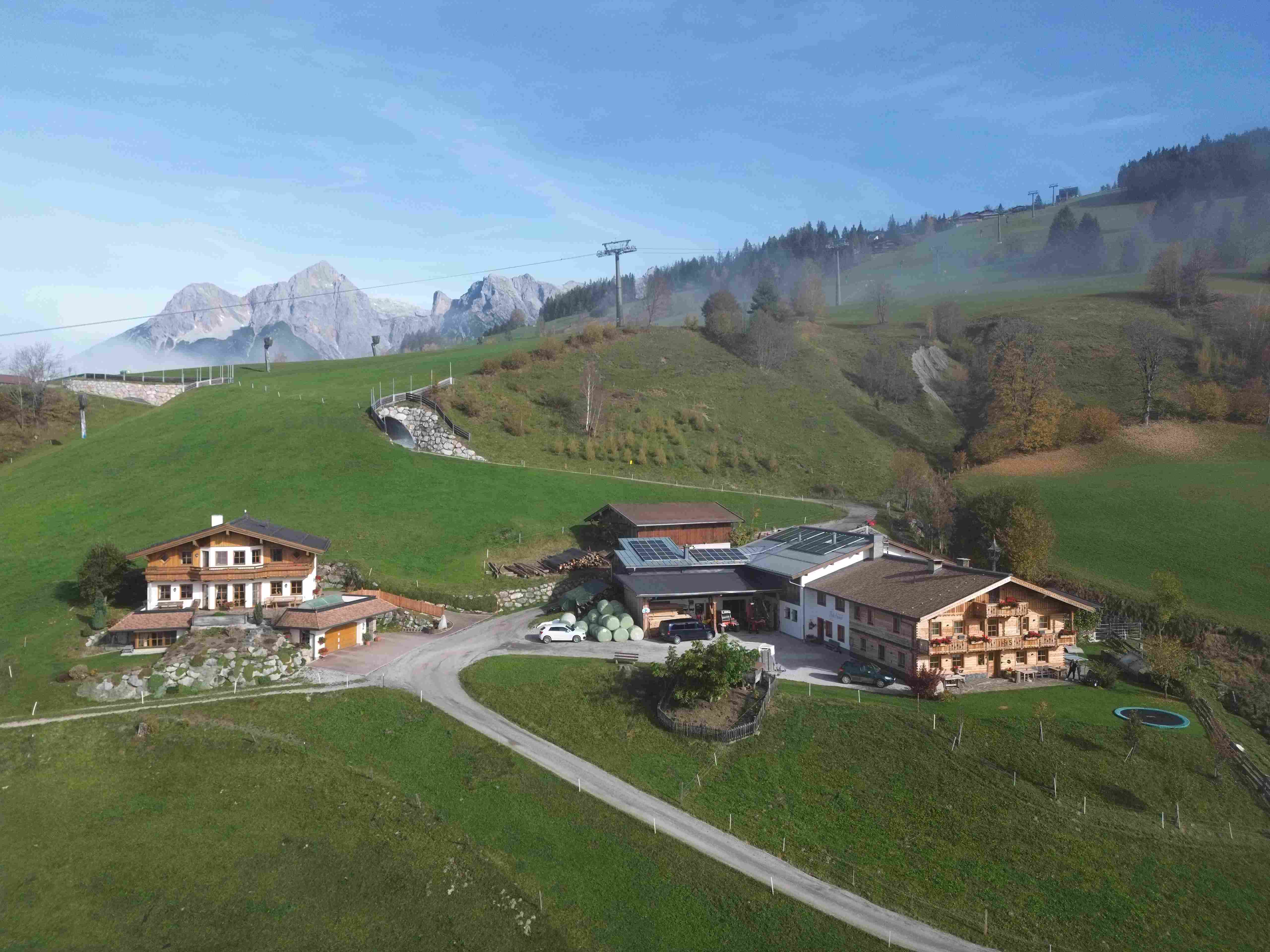 BIO-Bauernhof Hatzbauer aus der Vogelperspektive