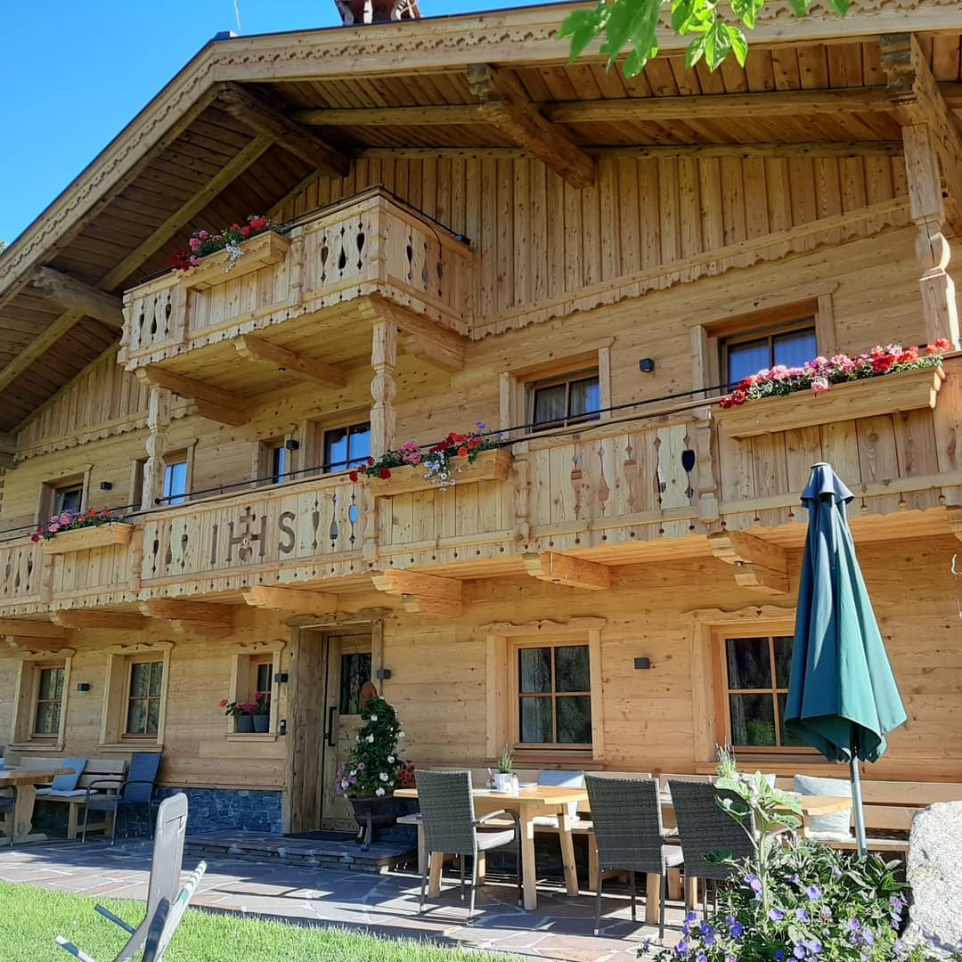 Holzfassade des BIO-Bauernhofs Hatzbauer