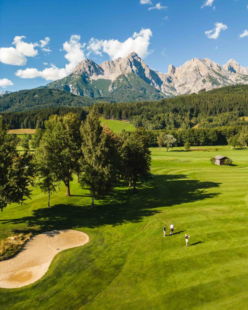 Golfplatz Urslautal mit Blick auf das Steinerne Meer