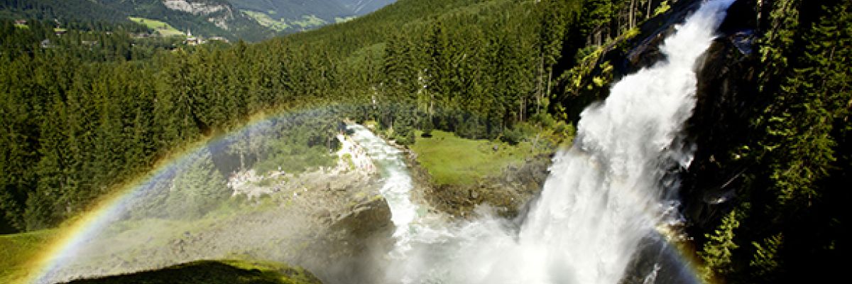 Krimmler Wasserfälle mit Regenbogen im Nationalpark Hohe Tauern